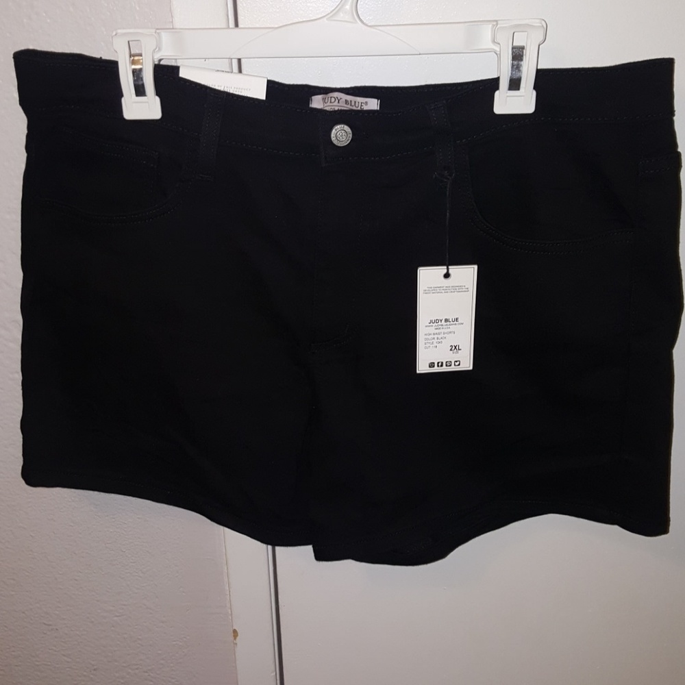 Brand new with tags modcloth 2xl black shorts
